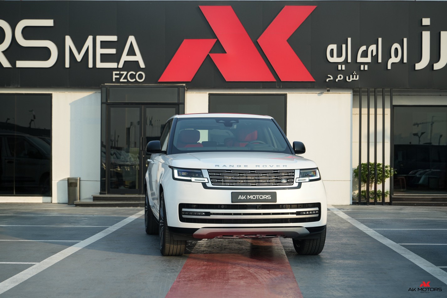 Range Rover Autobiography P530 4.0L V8 White-Pimento